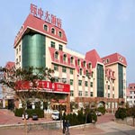 Di kawasan Laishan.  Yizhong Hotel - Yantai