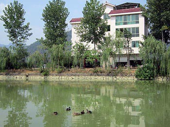 Wuyishan Green Lake Youth Hostel