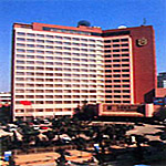 Di kawasan Guandu.  Golden Dragon Hotel Kunming