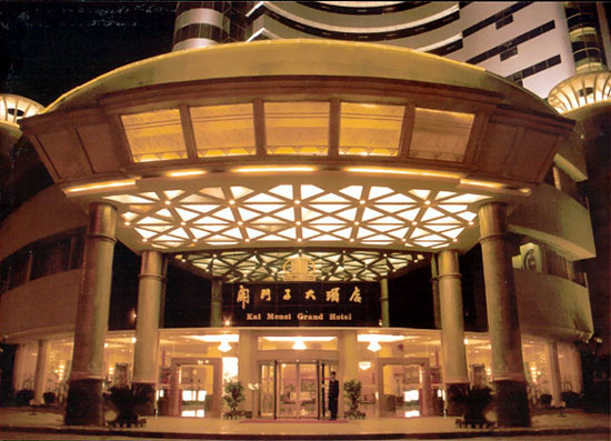 Changjiang'n ympäristössä, Kai Men Zi Grand Hotel