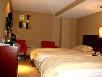 Hotel (Nanjing City shampooes completely Danfeng street singing through the shop floor) 