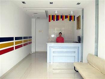 Yangzhou red yellow blue Business Hotel