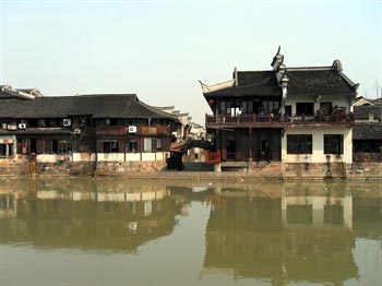 Wuzhen Canal bank Farmhouse