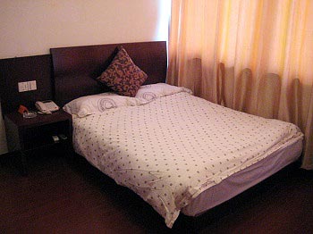 York Chain Hotel (Hangzhou West Lake Avenue in clear business hotel) 