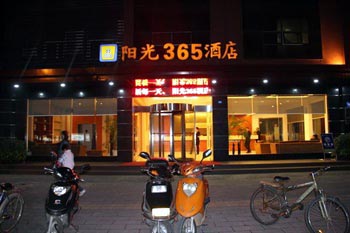 Sunshine 365 Hotel Chain (the Xiaogan Long March shop)