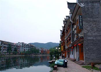 Fenghuang Laodong Miao Wang Inn