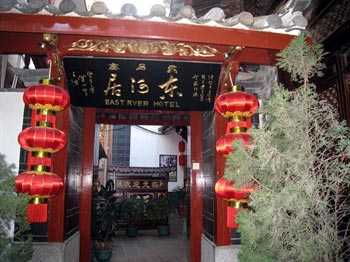 Lijiang Gucheng Donghe Inn