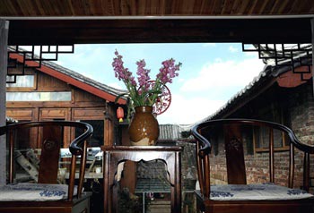 Lijiang Shuhe Caotang Bieyuan Inn