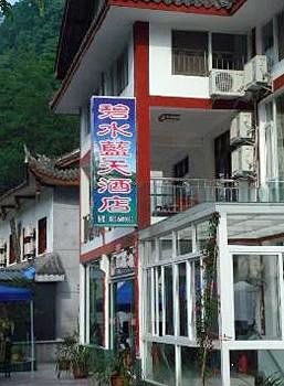 Mount Emei Blue Sky Green Water Hotel