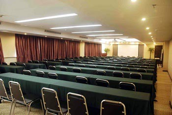 Nine days Fashion Hotel Zhengzhou China World Trade Center 360 square 
